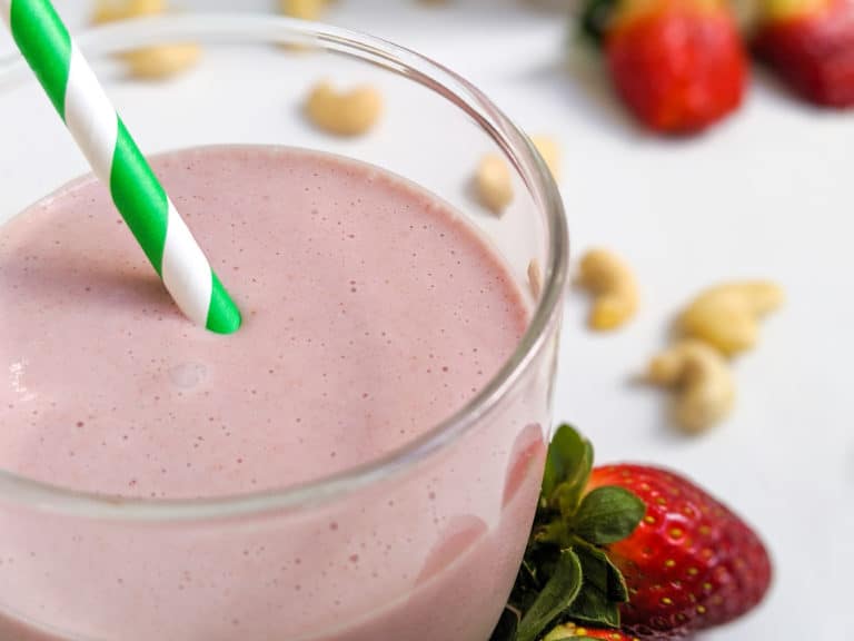Iron Boosting Strawberry Milk – vegan